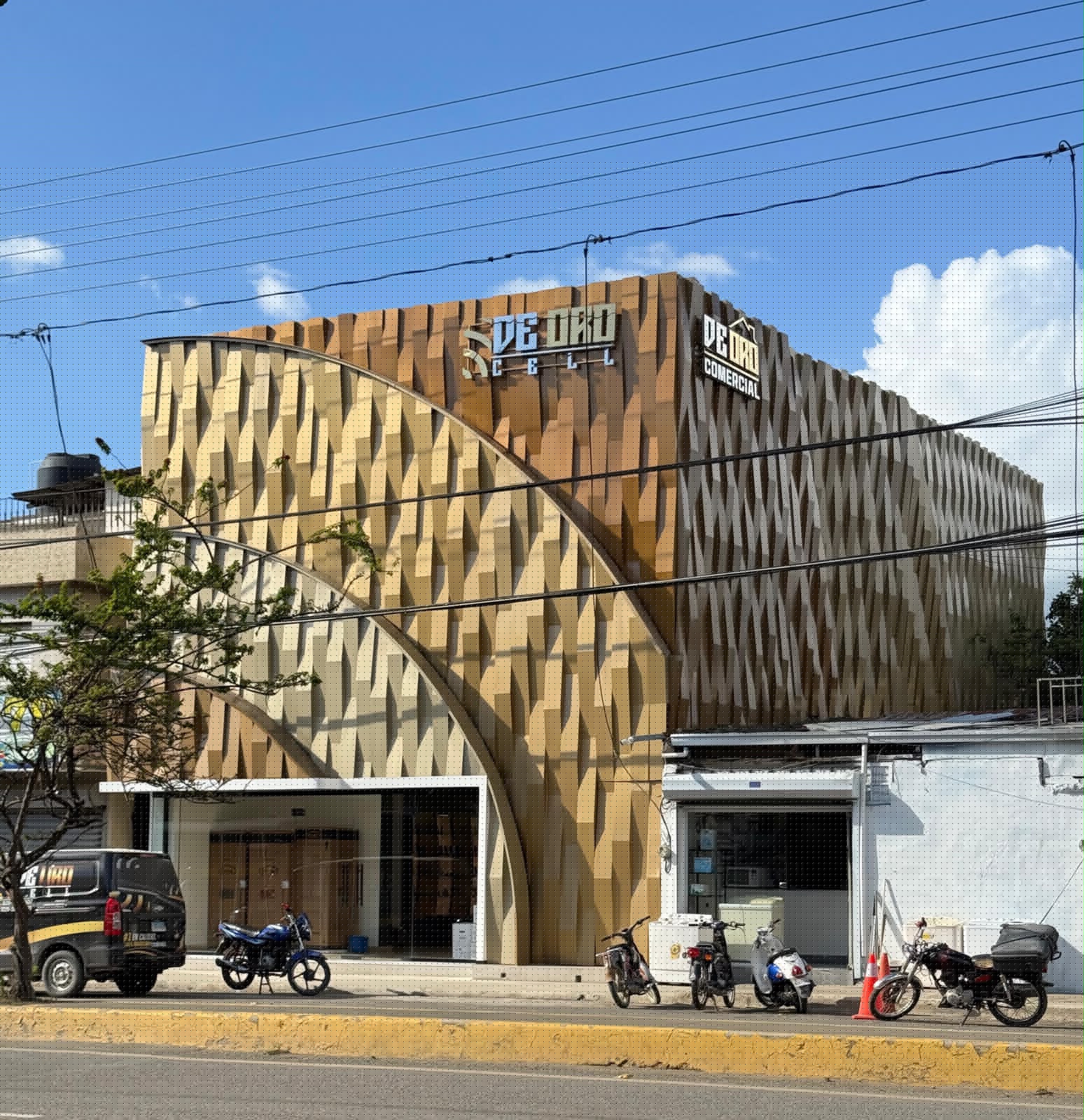 Tienda De Oro Cell, Av. Estrella Sadhalá #77